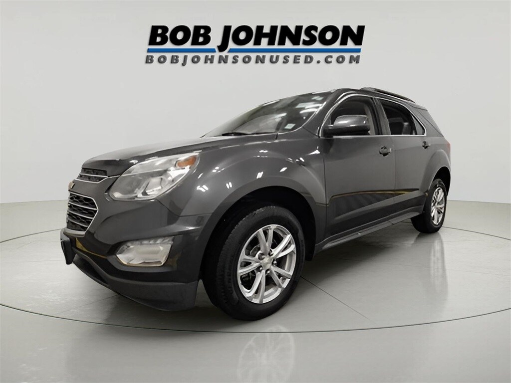 2017 Chevrolet Equinox LT photo 2