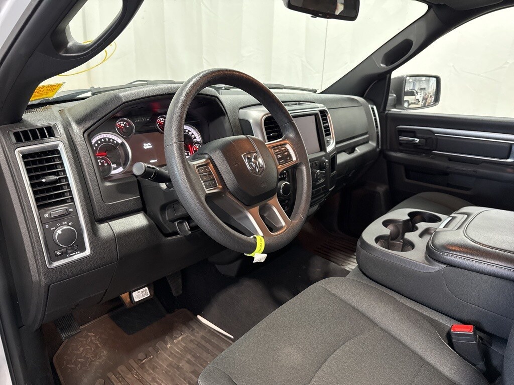 2021 Ram 1500 Classic Warlock photo 3