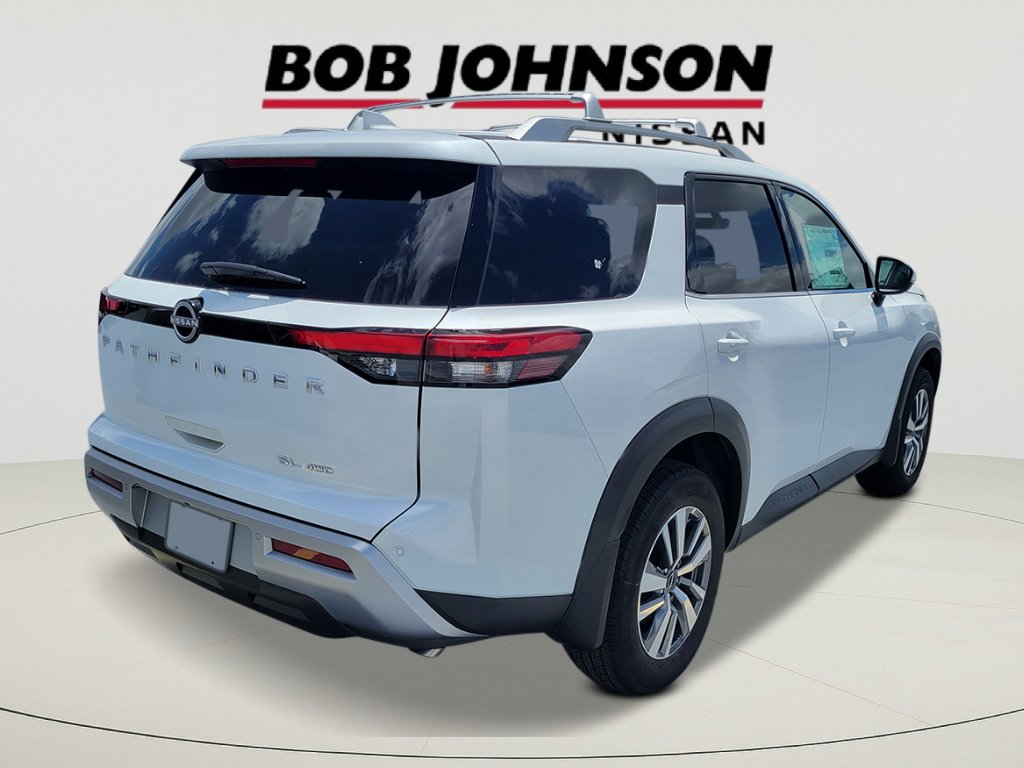 2025 Nissan Pathfinder SL photo 3