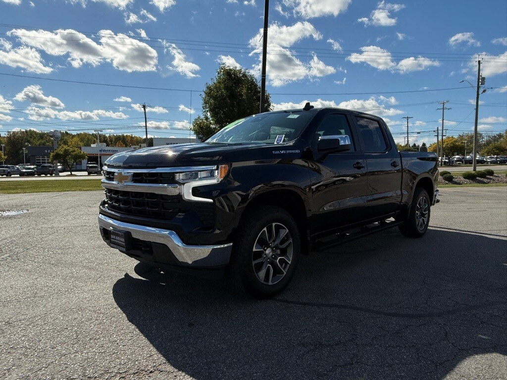 2024 Chevrolet Silverado 1500 LT photo 4