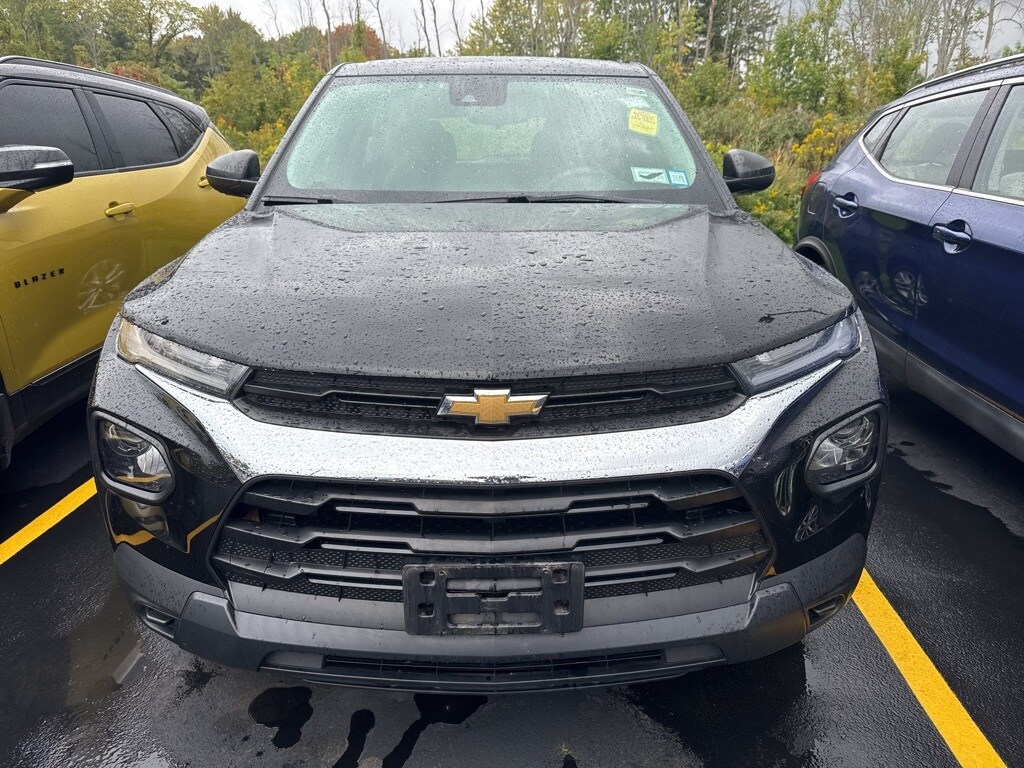 2022 Chevrolet Trailblazer LS photo 2