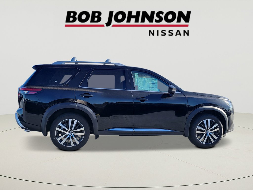 2025 Nissan Pathfinder Platinum photo 2