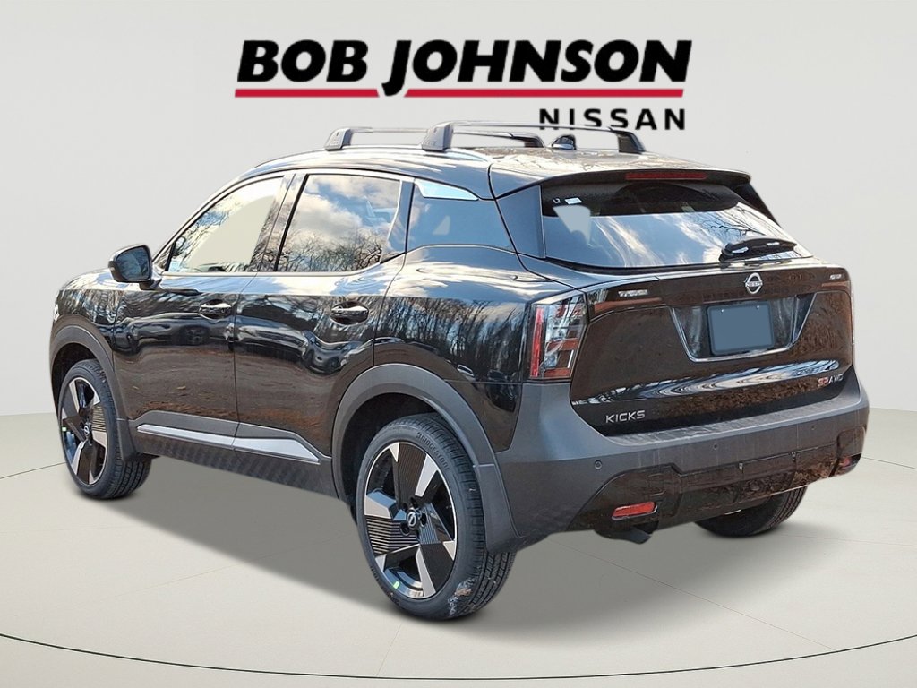 2026 Nissan Kicks SR photo 3