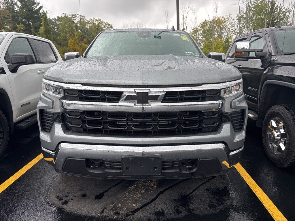 2025 Chevrolet Silverado 1500 LT photo 2