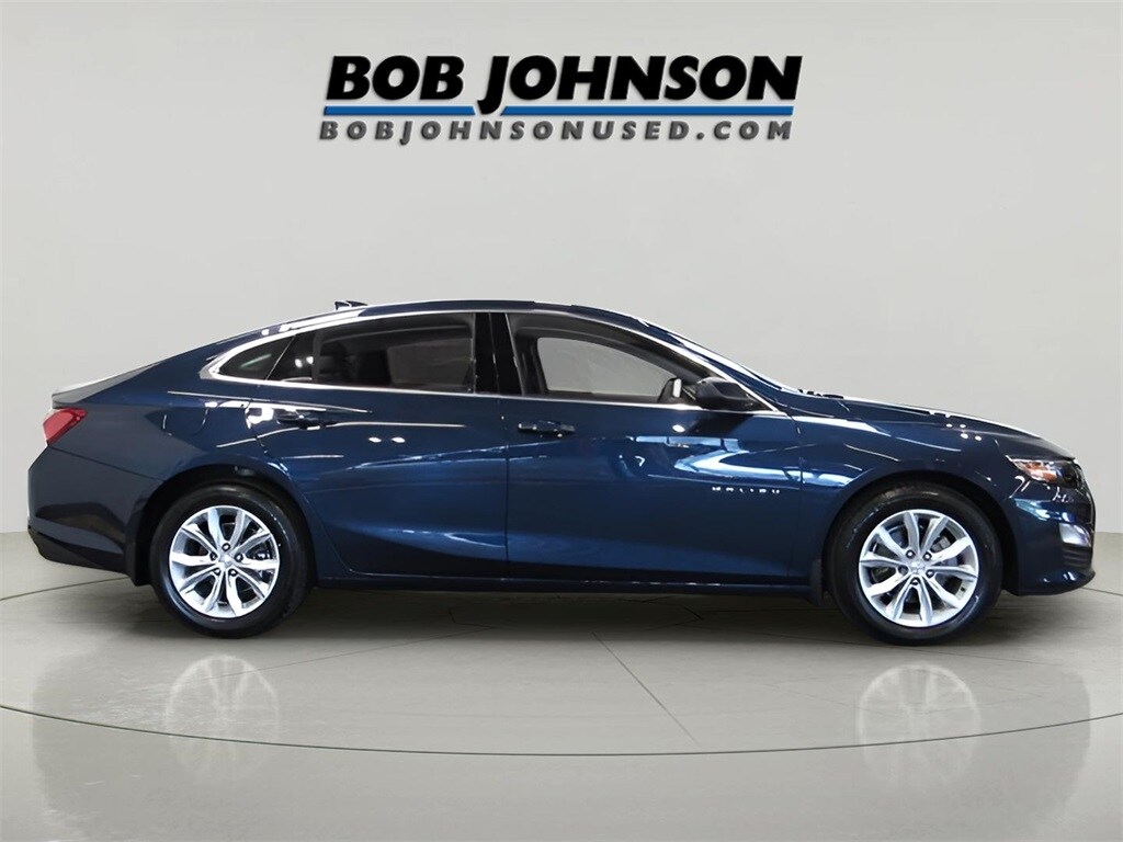 2022 Chevrolet Malibu 1LT photo 3