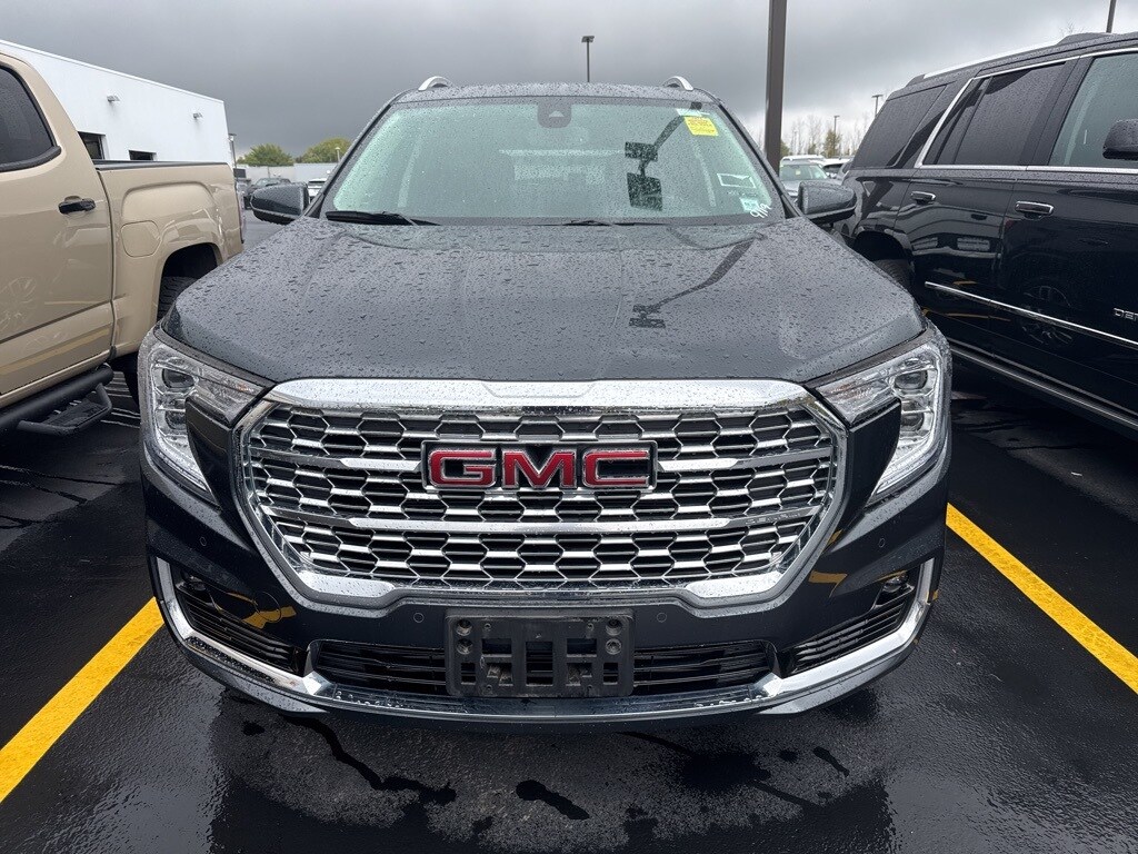 2022 Gmc Terrain Denali photo 2