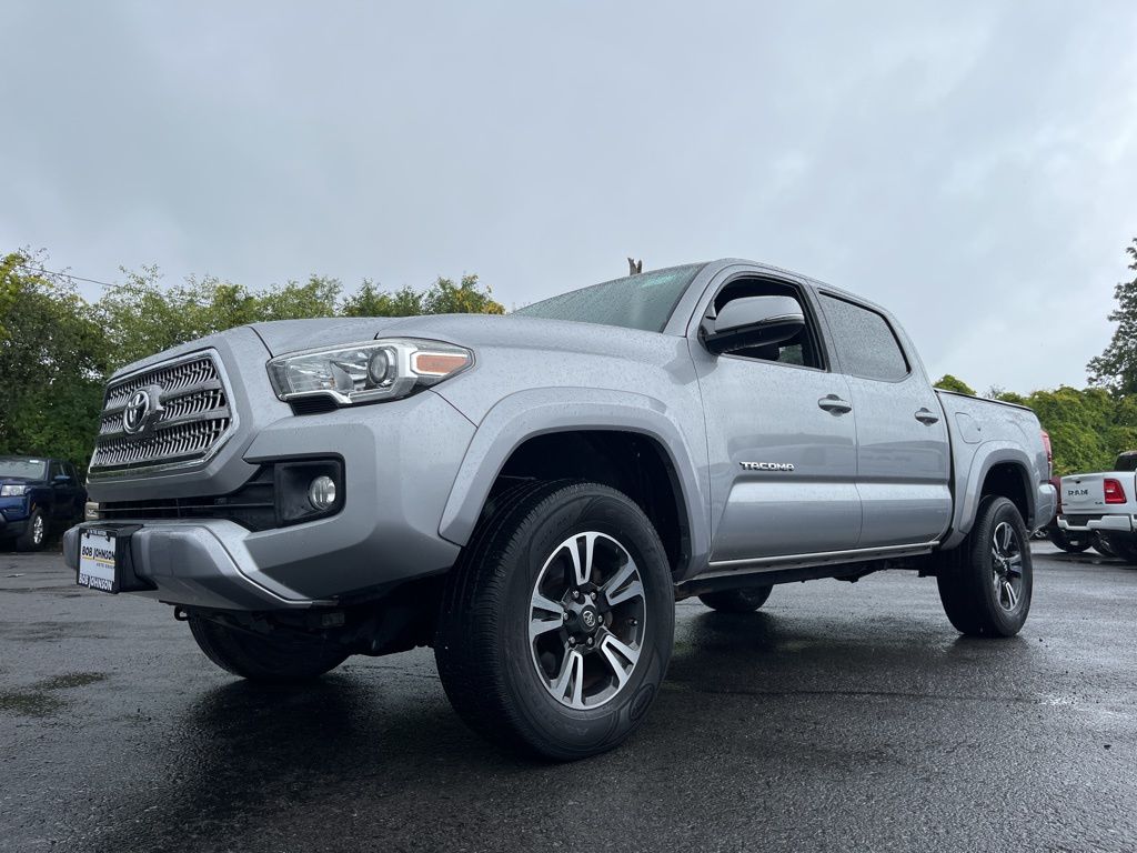 2016 Toyota Tacoma SR5 V6 photo 3