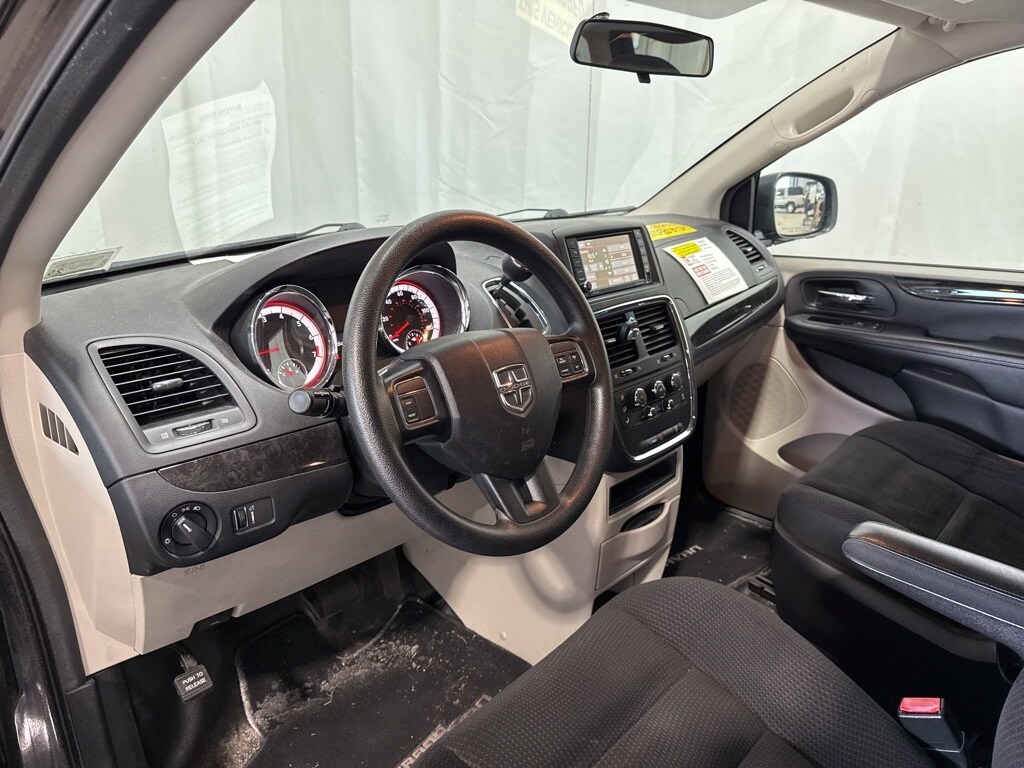 2017 Dodge Grand Caravan SE photo 3