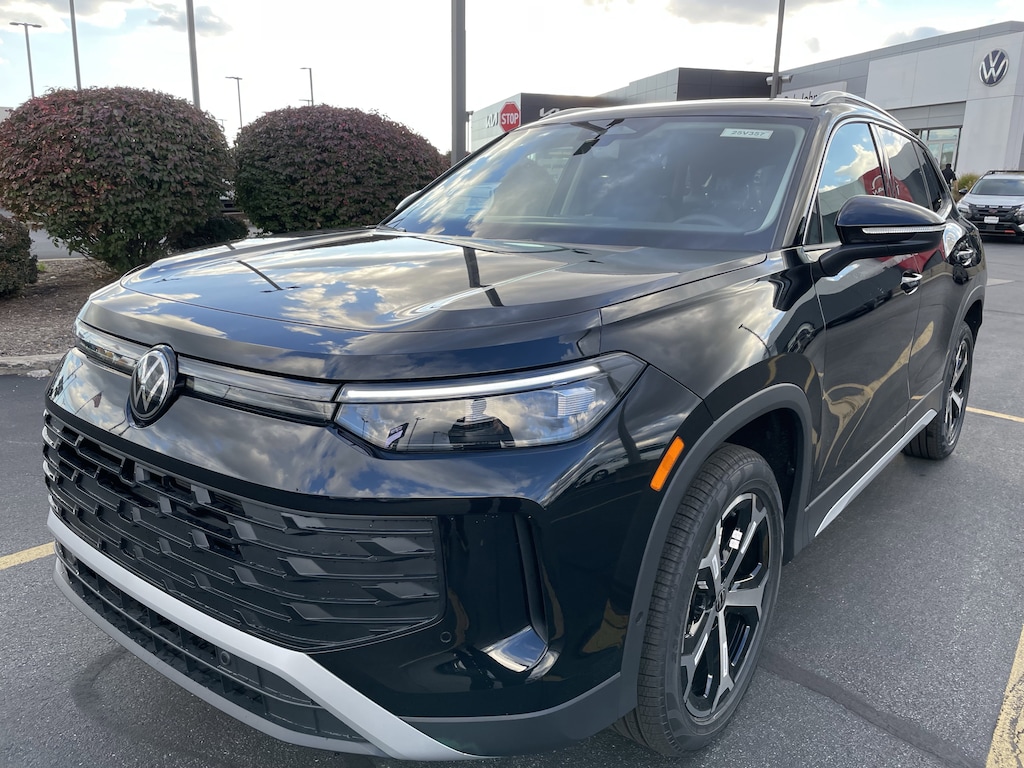 New 2025 Volkswagen Tiguan 2.0T SE SUV