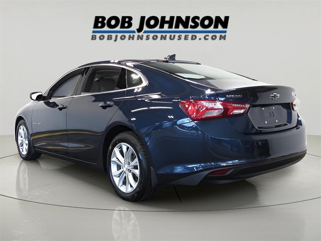 2022 Chevrolet Malibu 1LT photo 2