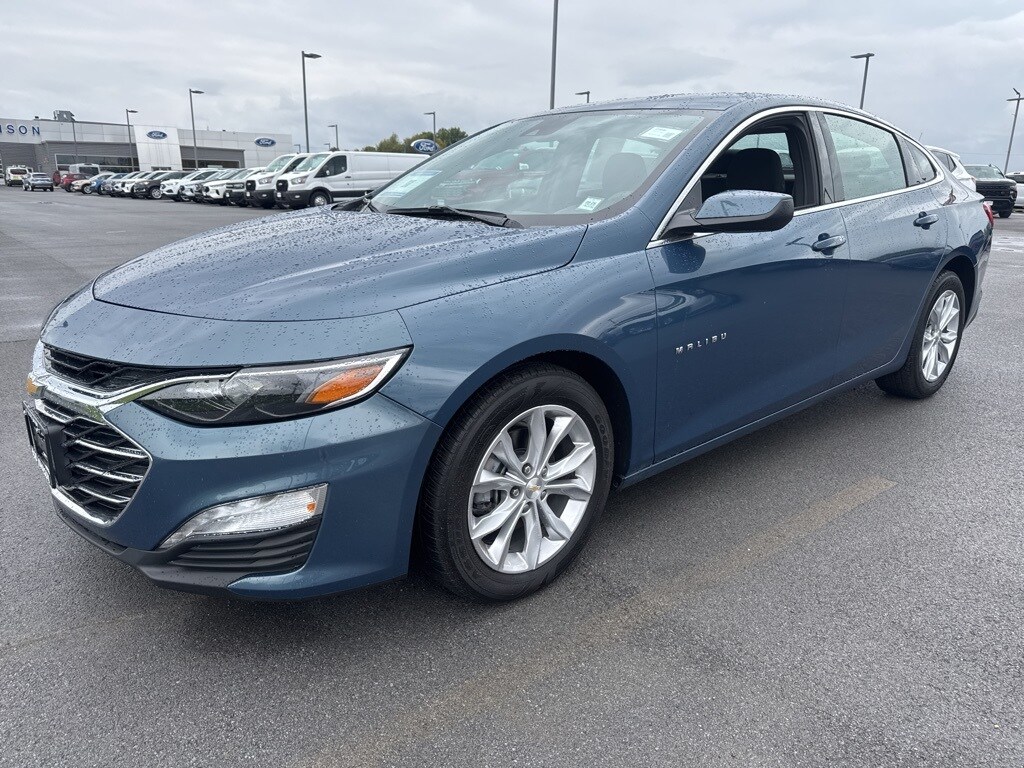 2024 Chevrolet Malibu 1LT photo 3