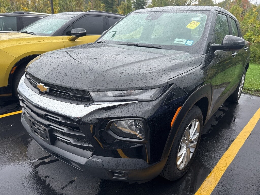 2022 Chevrolet Trailblazer LS photo 3