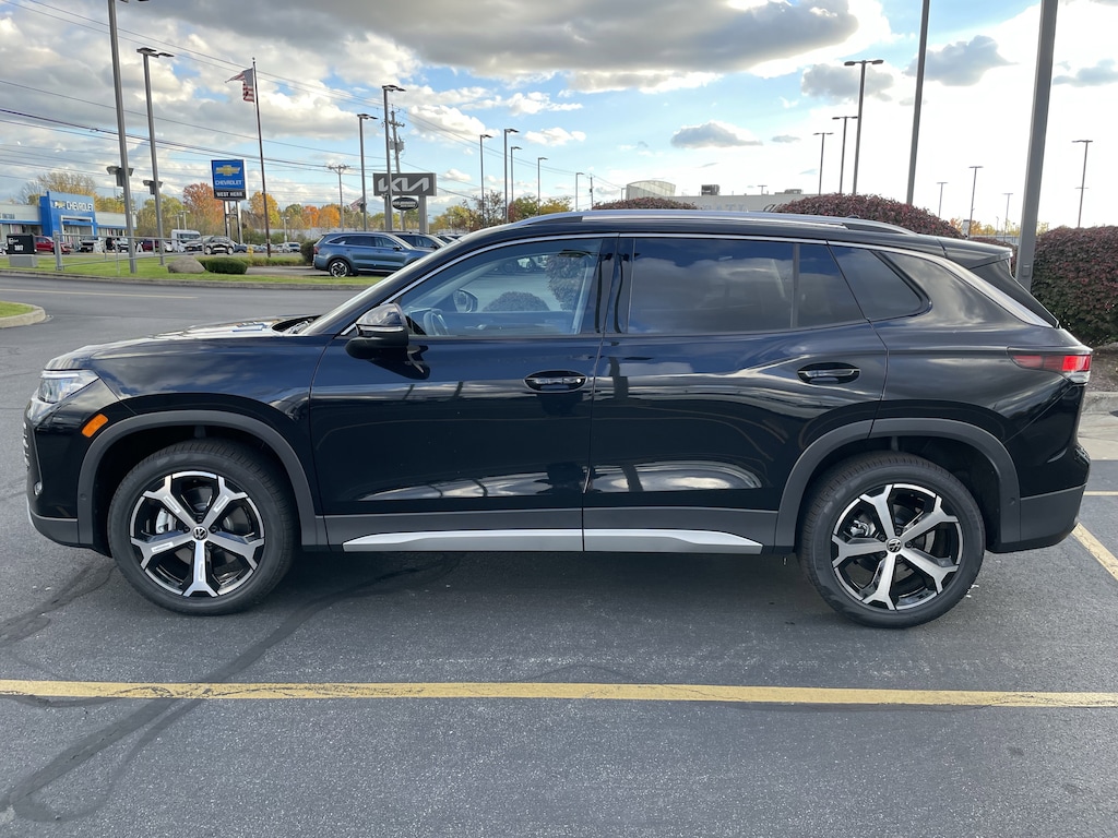 New 2025 Volkswagen Tiguan 2.0T SE SUV