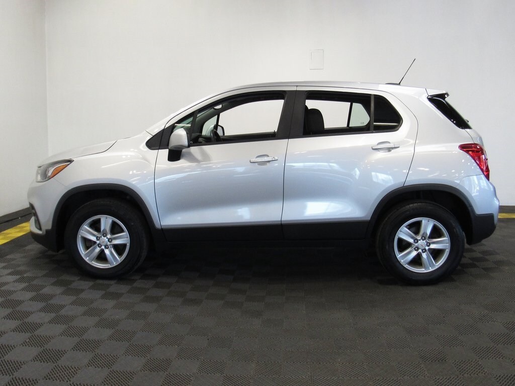 2022 Chevrolet Trax LS photo 4