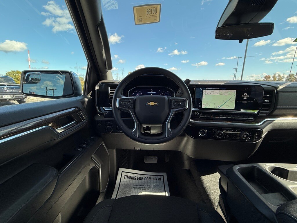 2024 Chevrolet Silverado 1500 LT photo 2