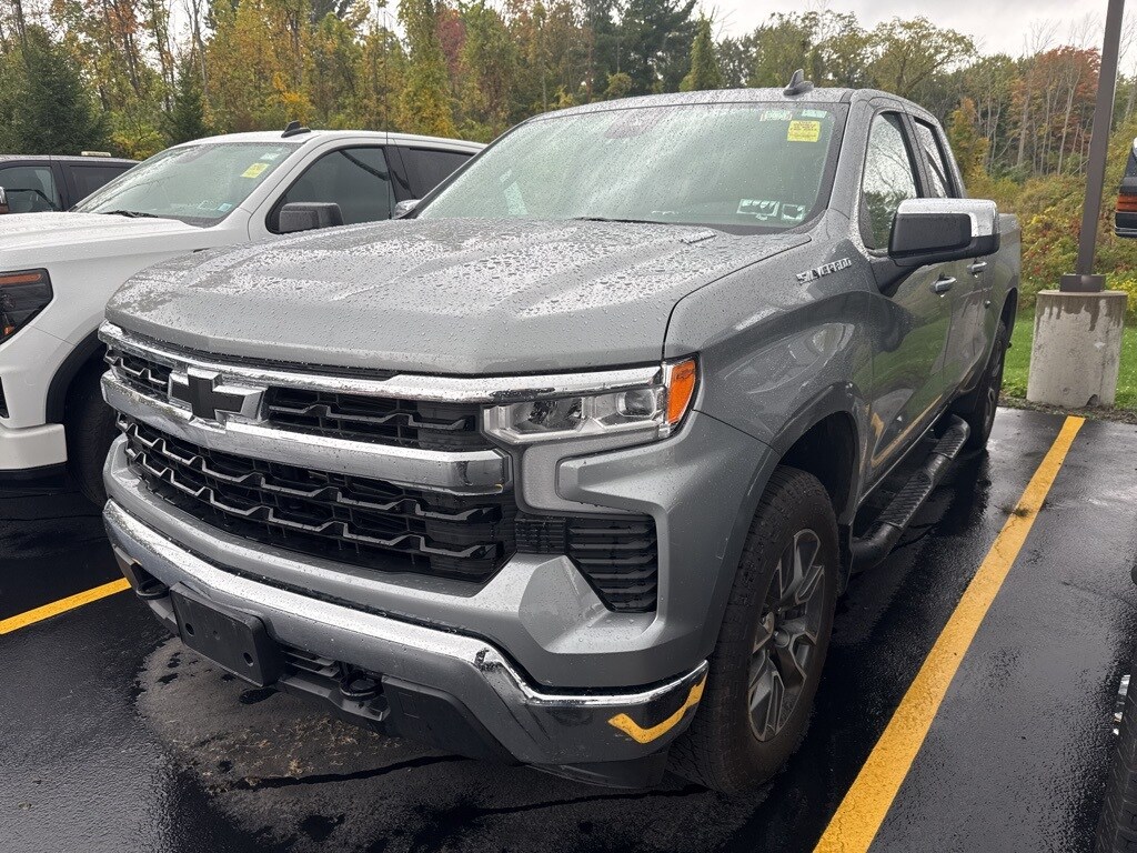 2025 Chevrolet Silverado 1500 LT photo 3