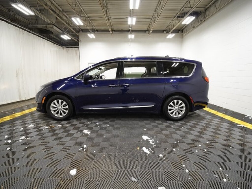 Used 2018 Chrysler Pacifica Touring L Plus Minivan/Van