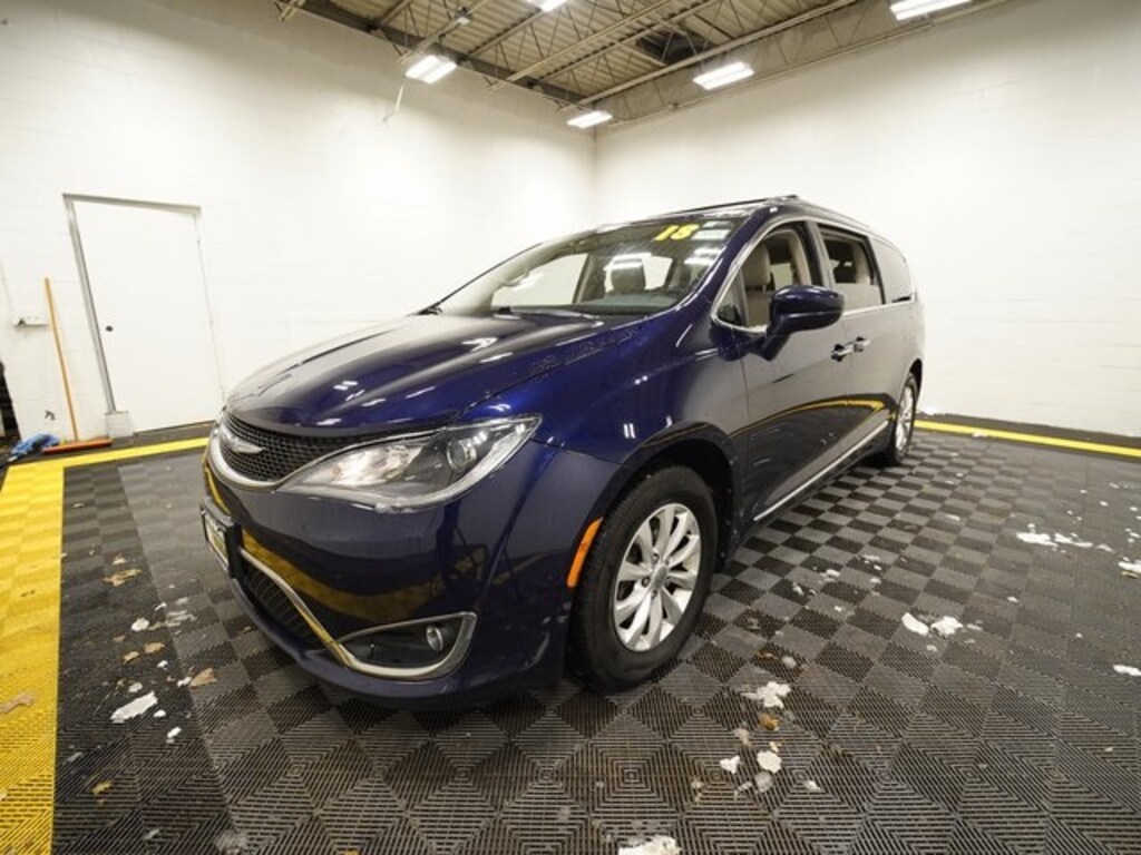 Used 2018 Chrysler Pacifica Touring L Plus Minivan/Van