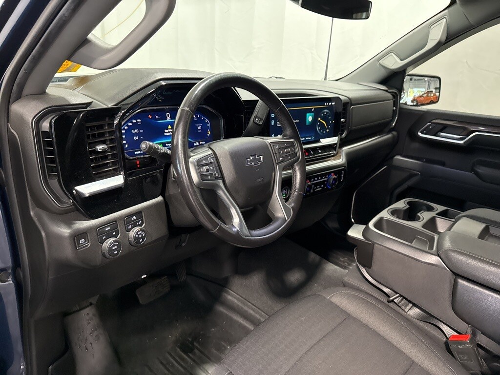 2022 Chevrolet Silverado 1500 RST photo 3