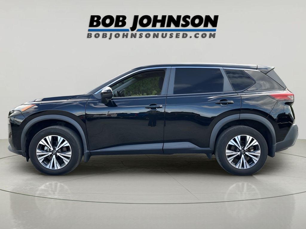 2022 Nissan Rogue SV photo 4