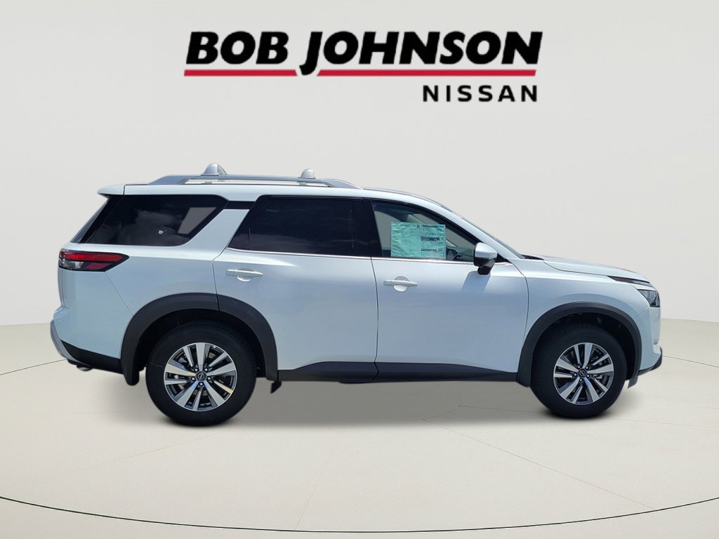 2025 Nissan Pathfinder SL photo 2