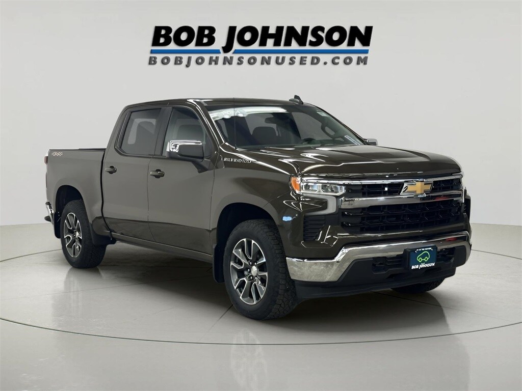2024 Chevrolet Silverado 1500 LT photo 2