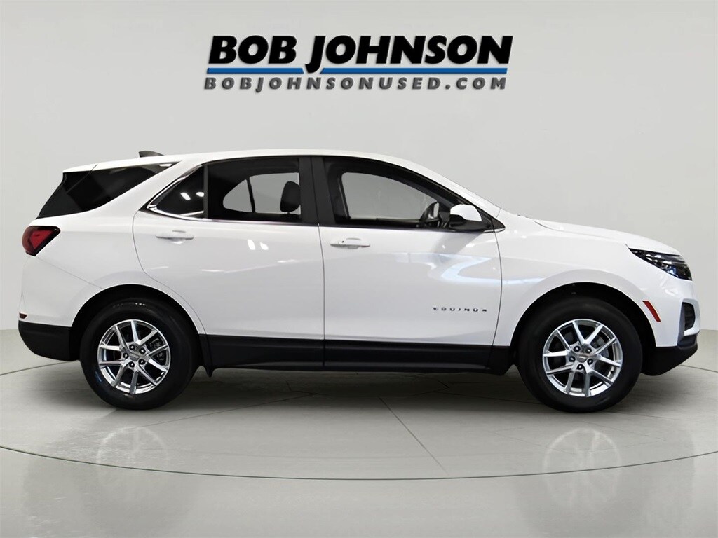 2024 Chevrolet Equinox LT photo 3