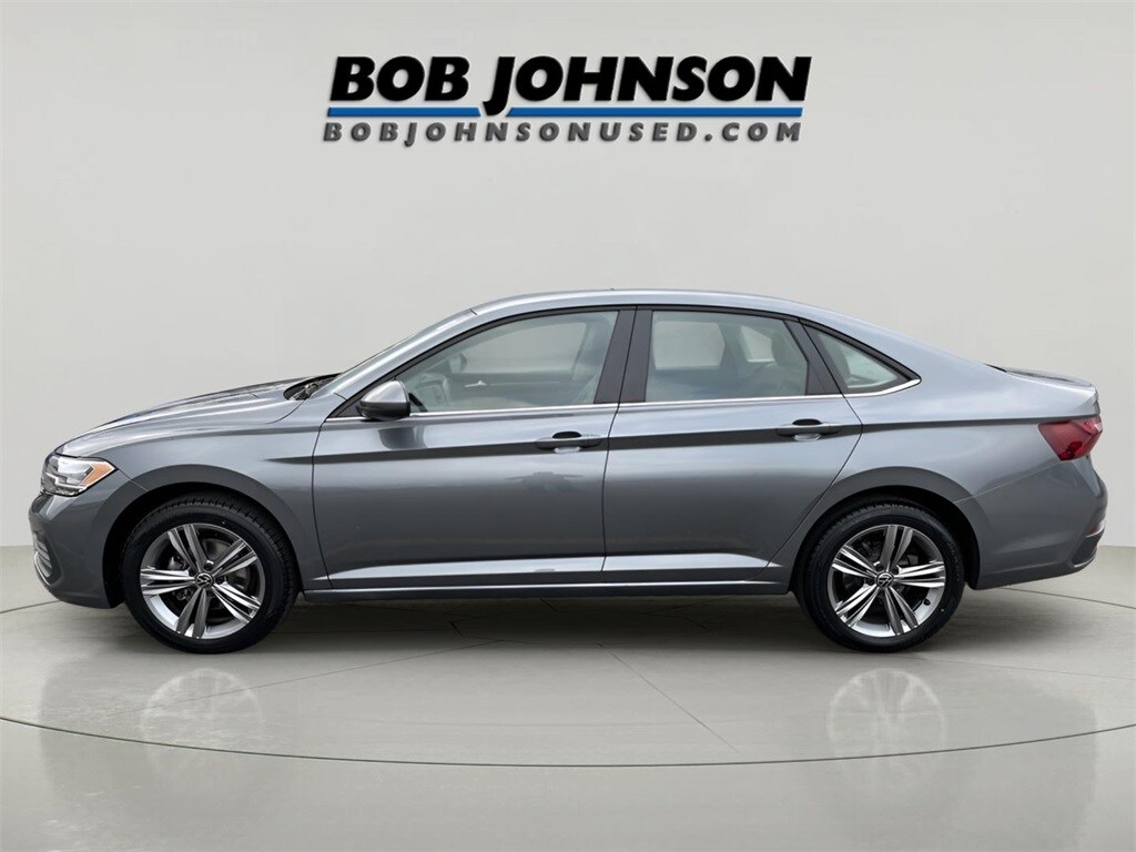 Certified 2022 Volkswagen Jetta 1.5T SE Sedan