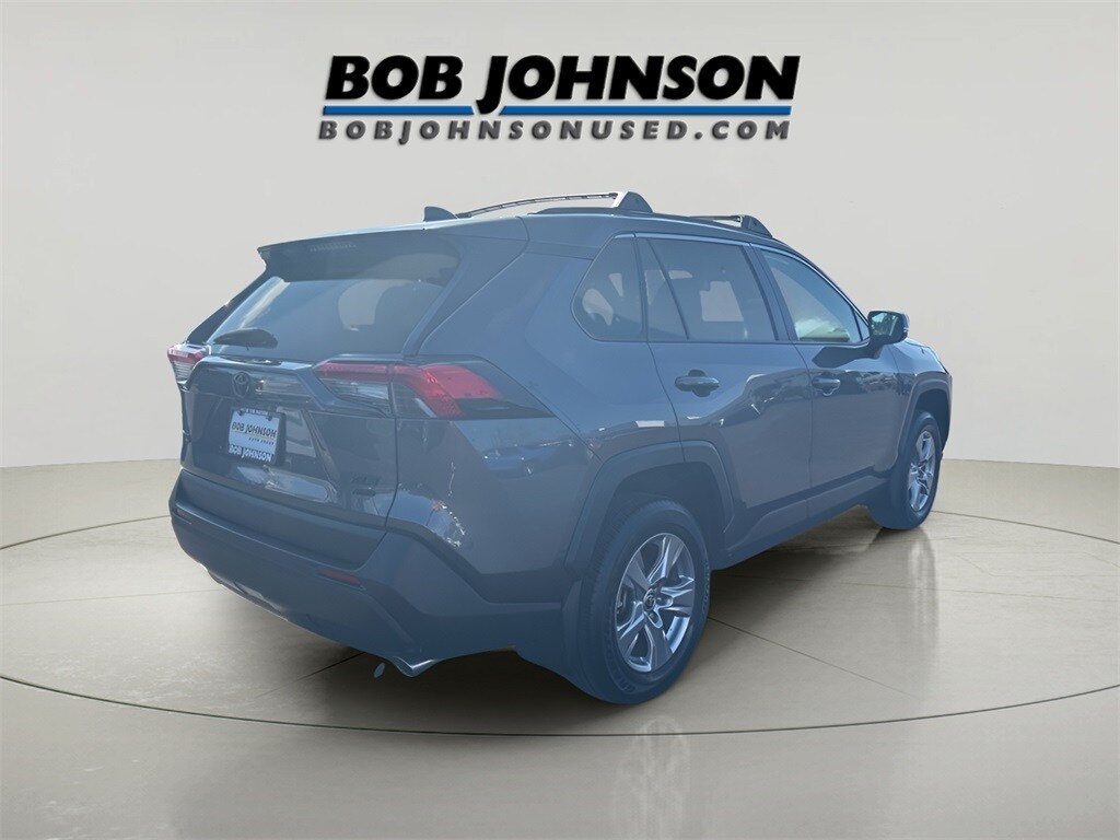 2023 Toyota RAV4 XLE photo 3