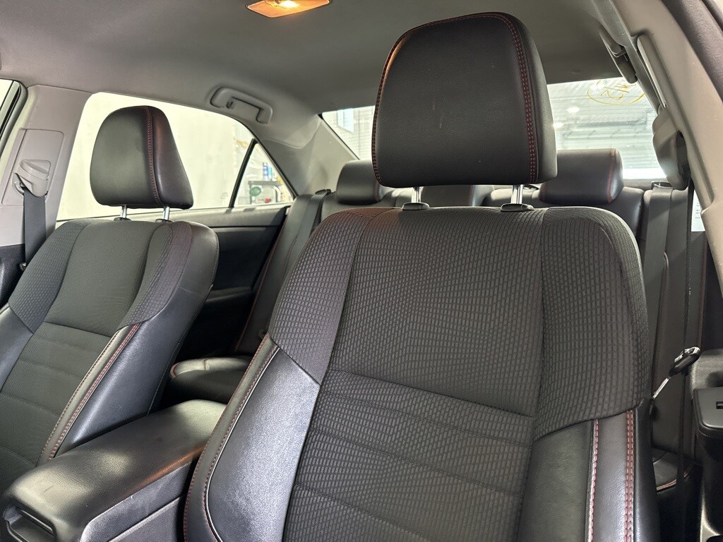 2017 Toyota Camry XLE photo 4