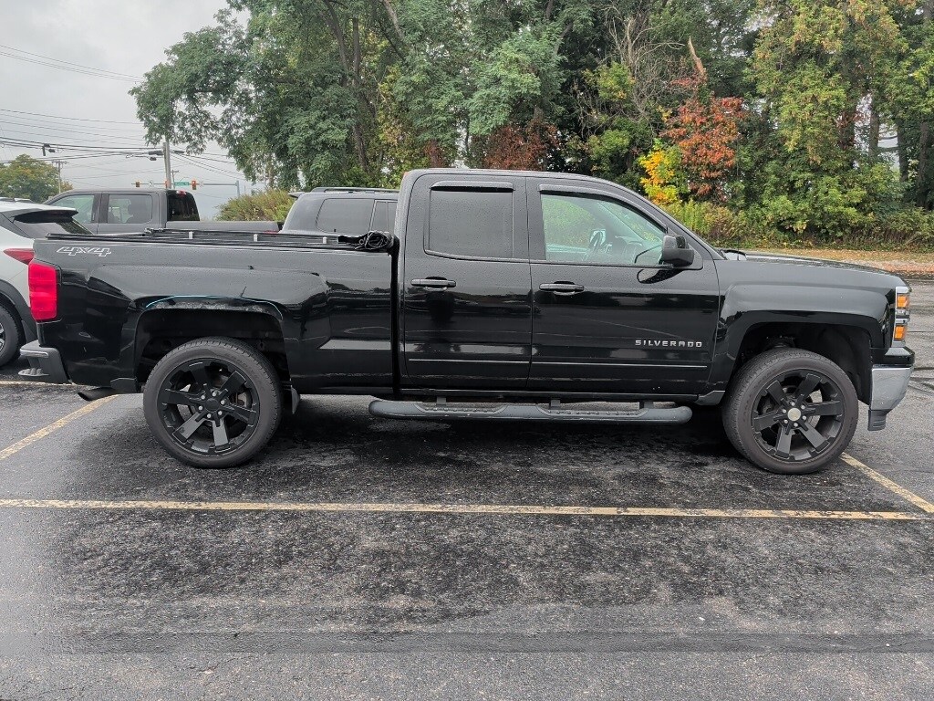 2015 Chevrolet Silverado 1500 LT photo 2