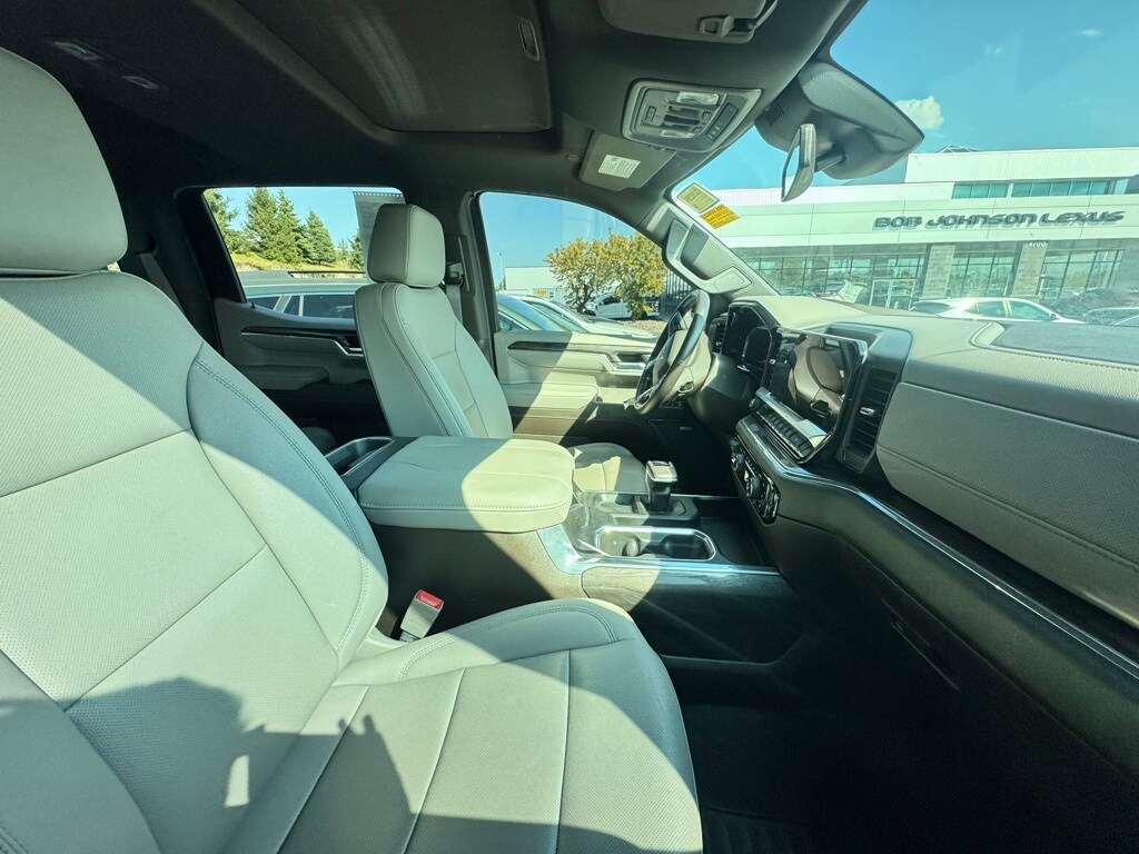 2023 Chevrolet Silverado 1500 LTZ photo 3