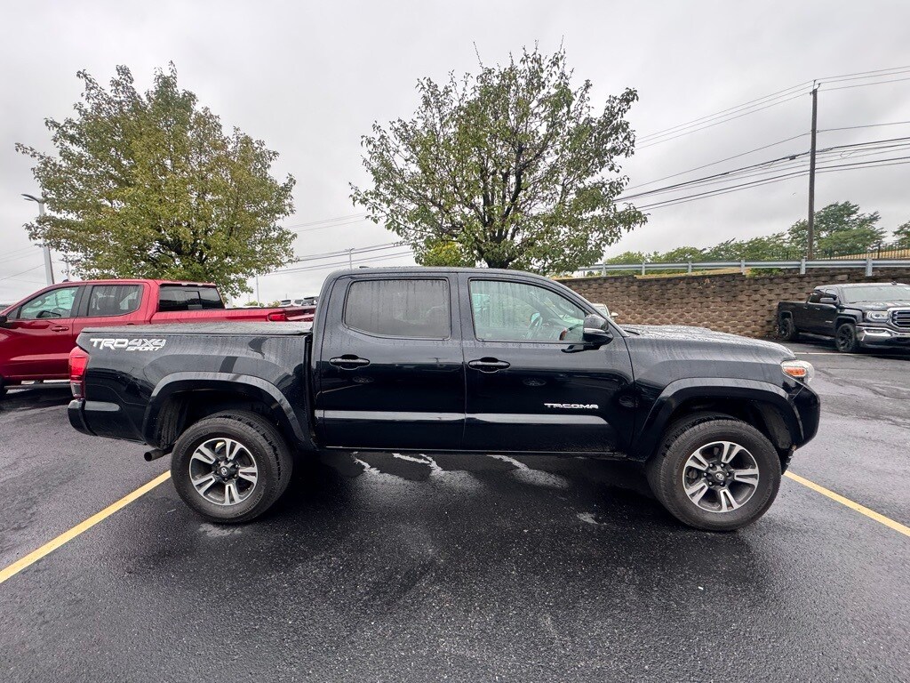 2019 Toyota Tacoma 4x4 SR photo 2