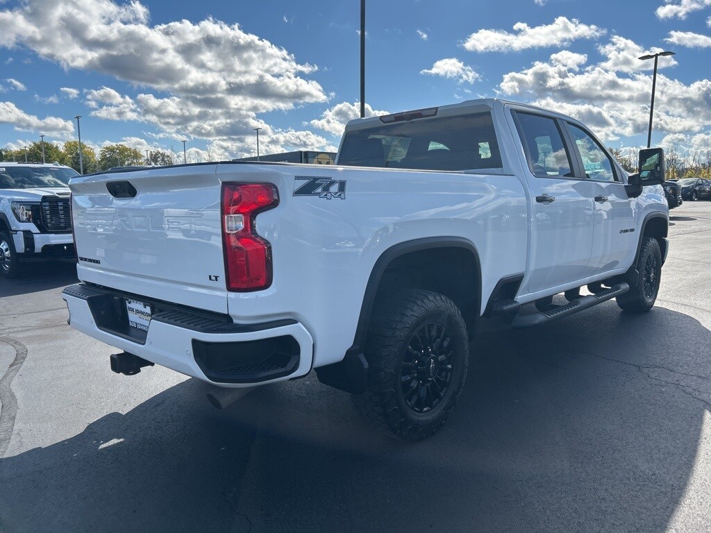 2024 Chevrolet Silverado 2500HD LT photo 2