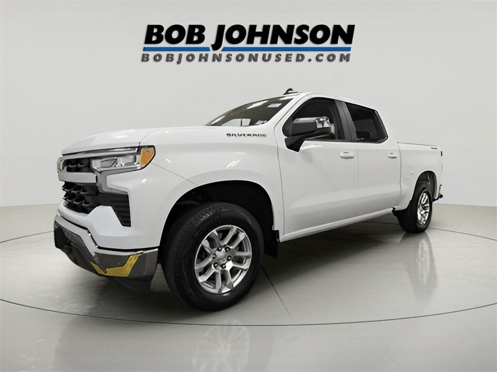 2025 Chevrolet Silverado 1500 LT photo 2