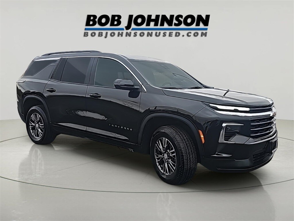 Used 2025 Chevrolet Traverse LT SUV
