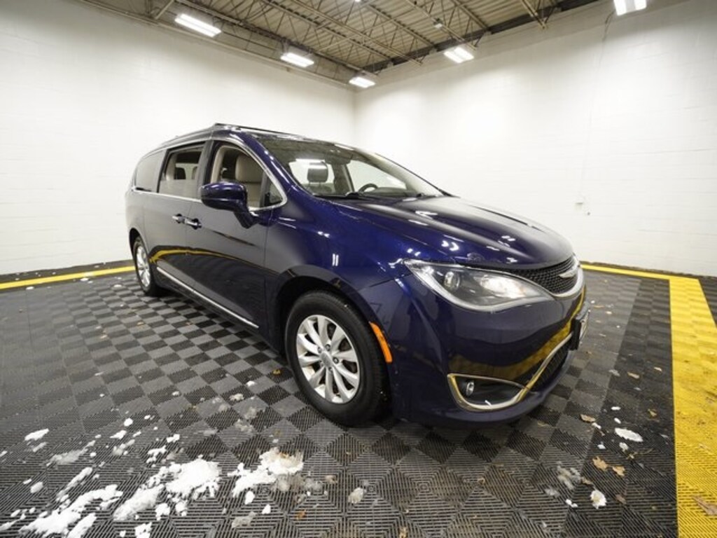 Used 2018 Chrysler Pacifica Touring L Plus Minivan/Van