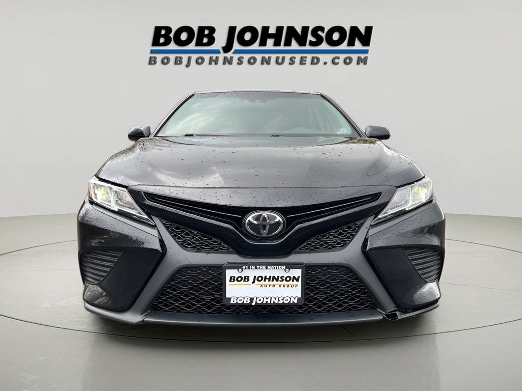 Used 2020 Toyota Camry SE Sedan