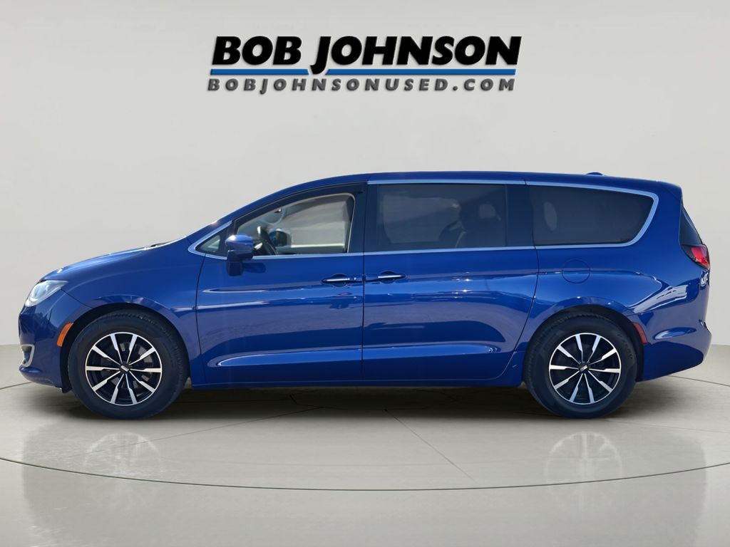 2020 Chrysler Pacifica Touring photo 4