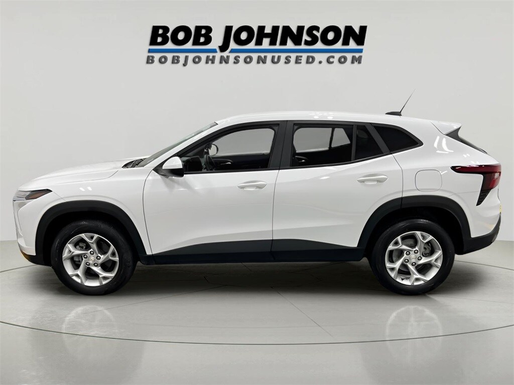 2024 Chevrolet Trax LS photo 3