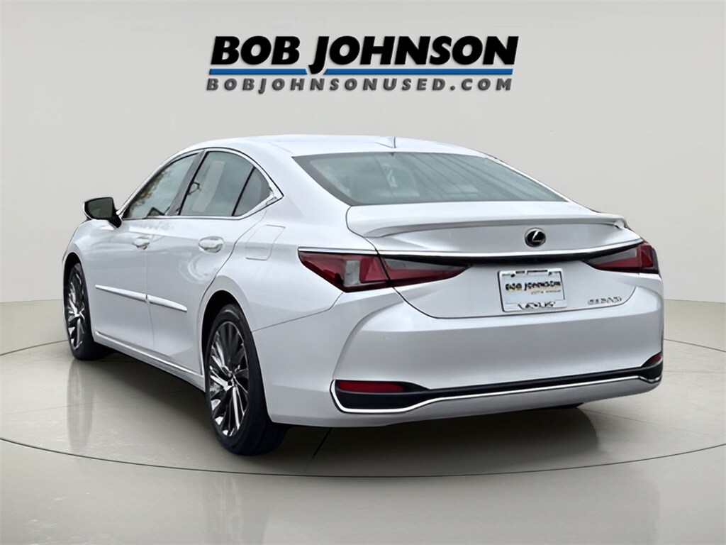 2024 Lexus ES 300h Ultra Luxury photo 4
