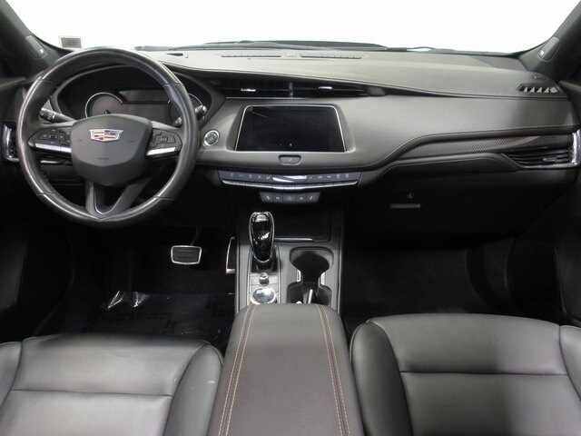 2023 Cadillac XT4 Sport photo 2