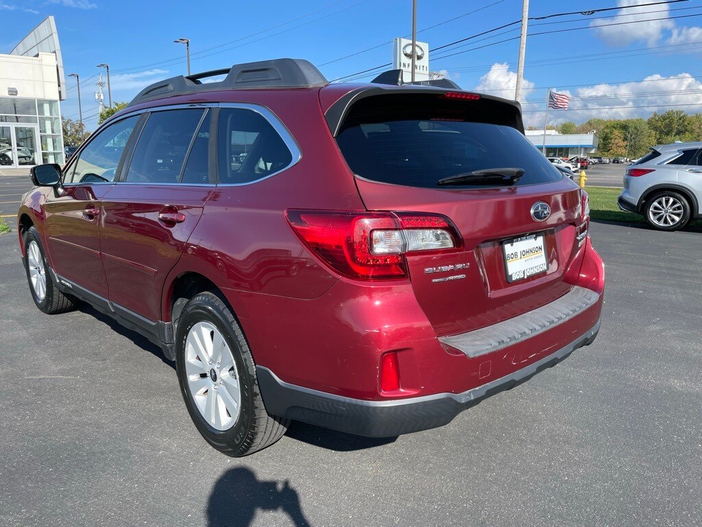 2017 Subaru Outback Premium photo 4