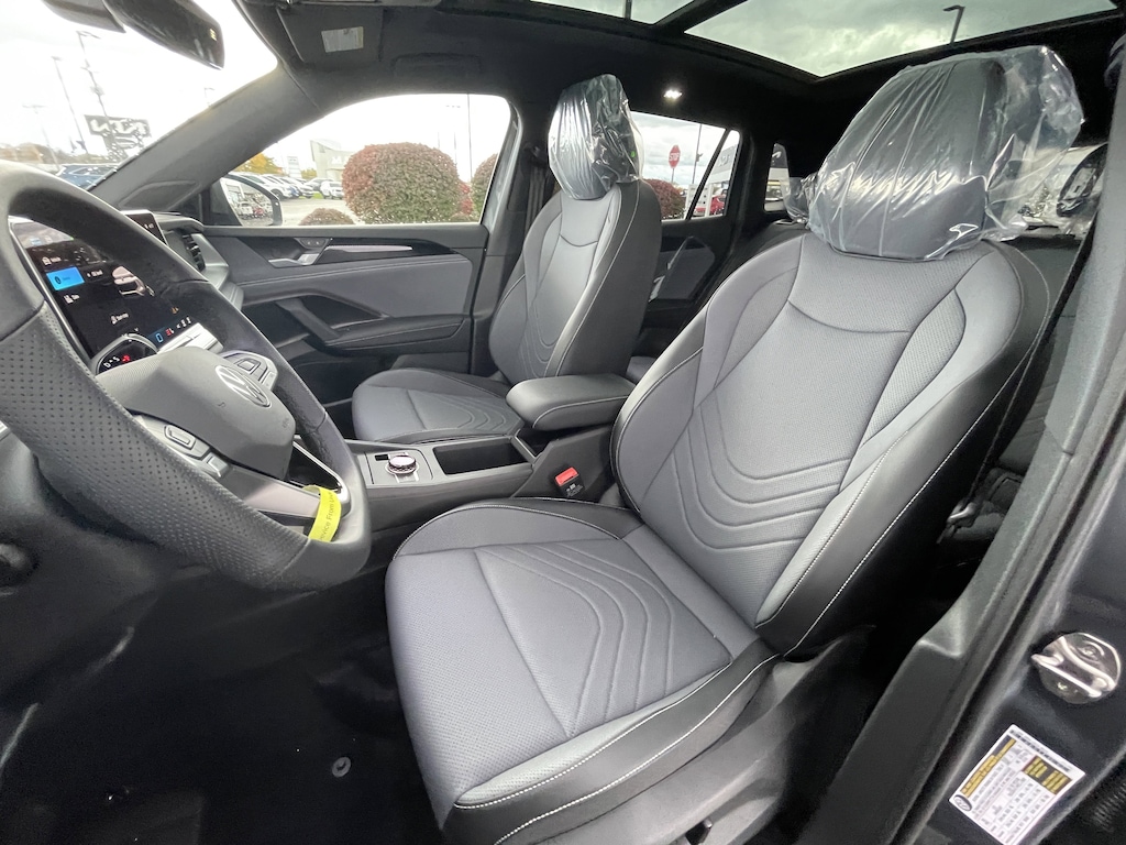 New 2026 Volkswagen Tiguan SE R-Line Black 2.0T SE R-Line Black 4MOTION