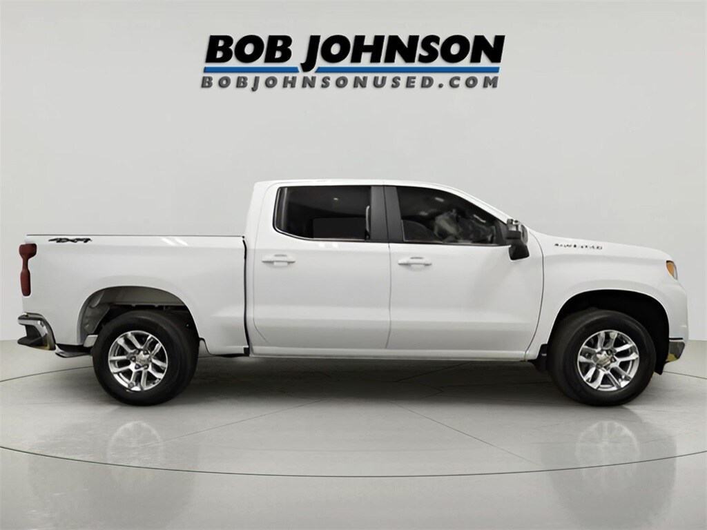2025 Chevrolet Silverado 1500 LT photo 3