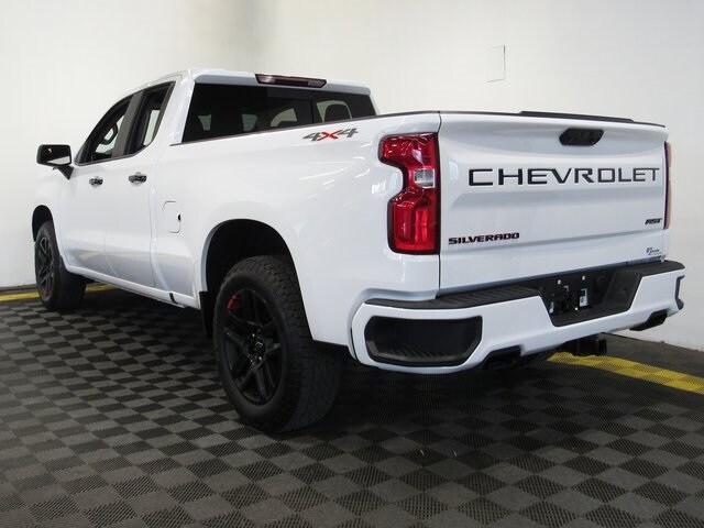 2022 Chevrolet Silverado 1500 RST photo 2