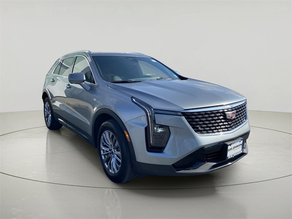 2025 Cadillac XT4 Premium Luxury photo 3