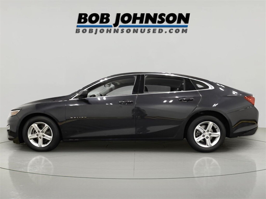 2022 Chevrolet Malibu LS photo 4