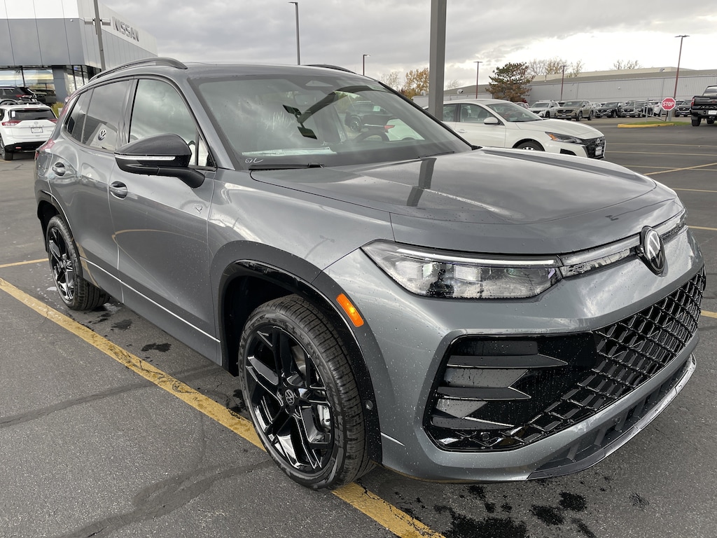 New 2026 Volkswagen Tiguan SE R-Line Black 2.0T SE R-Line Black 4MOTION