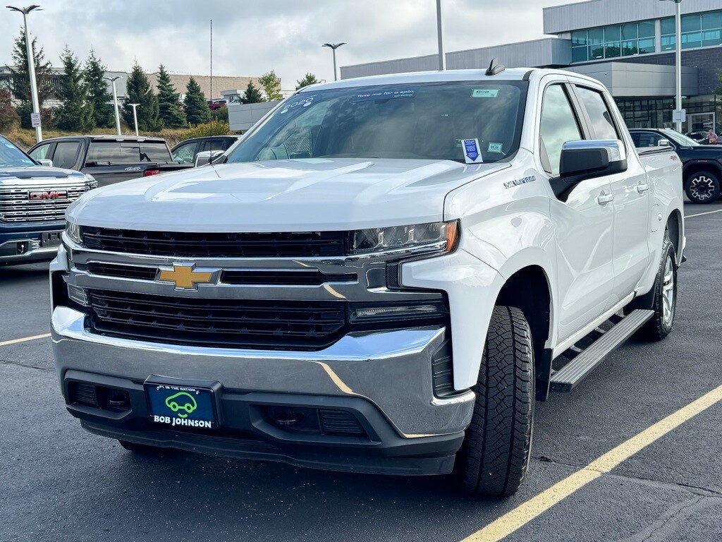 2020 Chevrolet Silverado 1500 LT photo 3